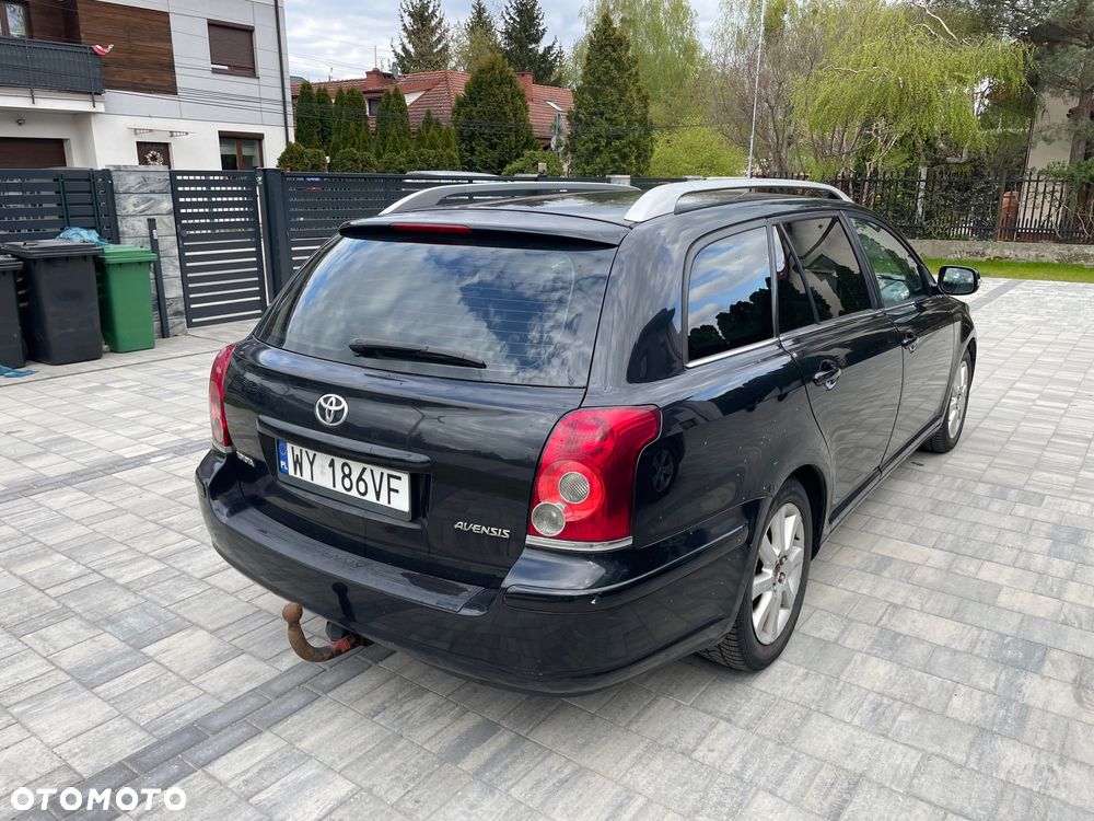 Toyota Avensis 1.8 VVT-i Sol Premium - 3