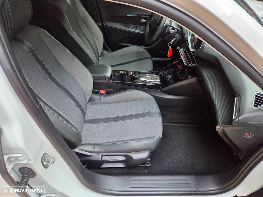 Peugeot 2008 PureTech 130 EAT8 Allure - 16