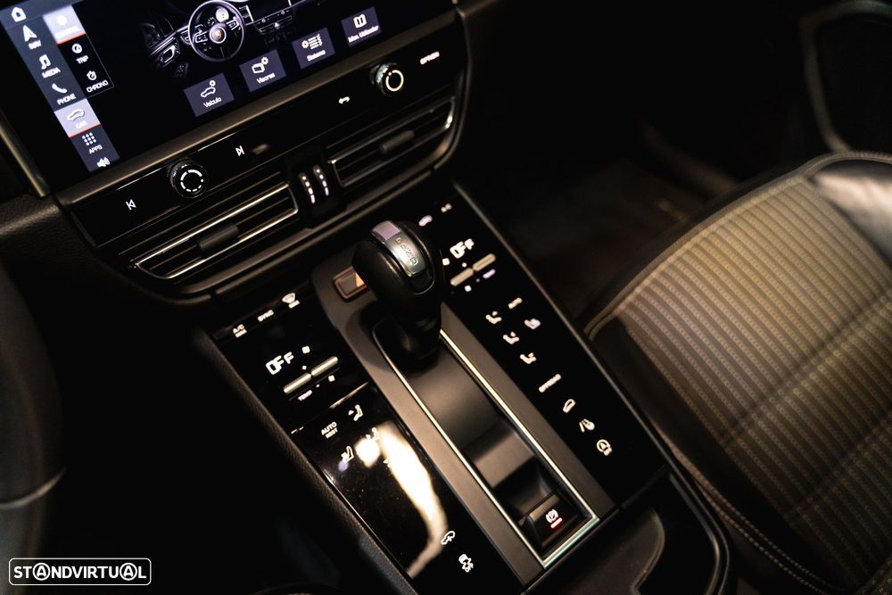 Porsche Macan T - 11