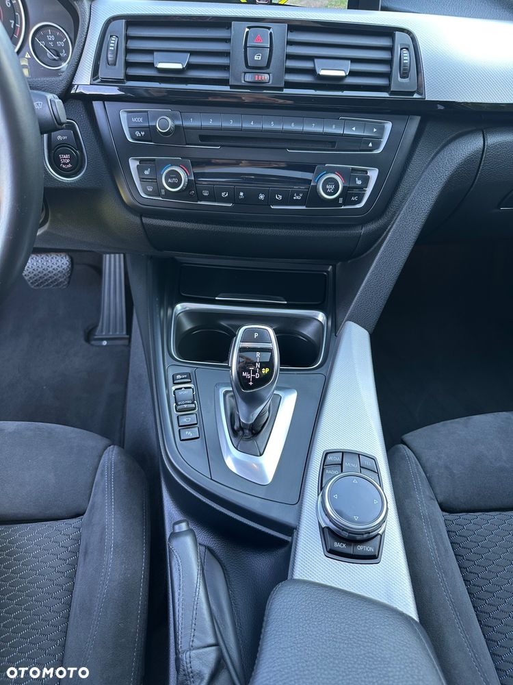 BMW Seria 3 328i Sport-Aut Sport Line - 25