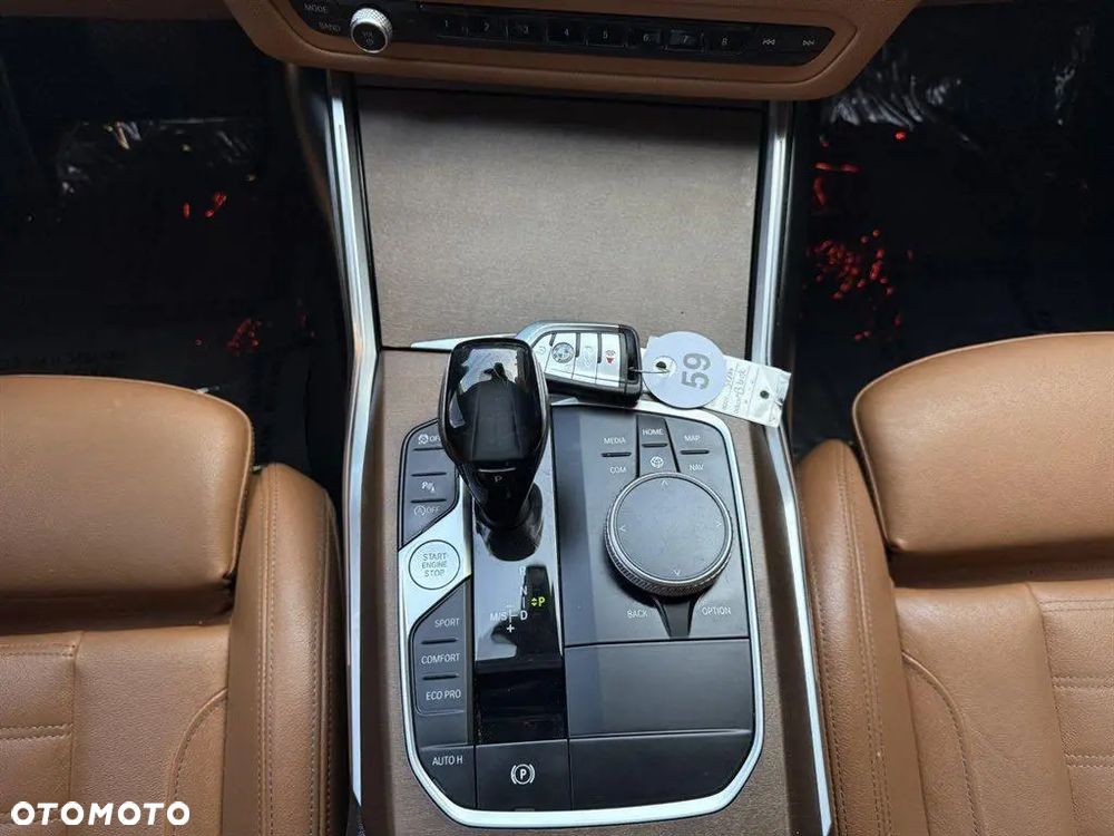 BMW Seria 3 330i xDrive M Sport - 26