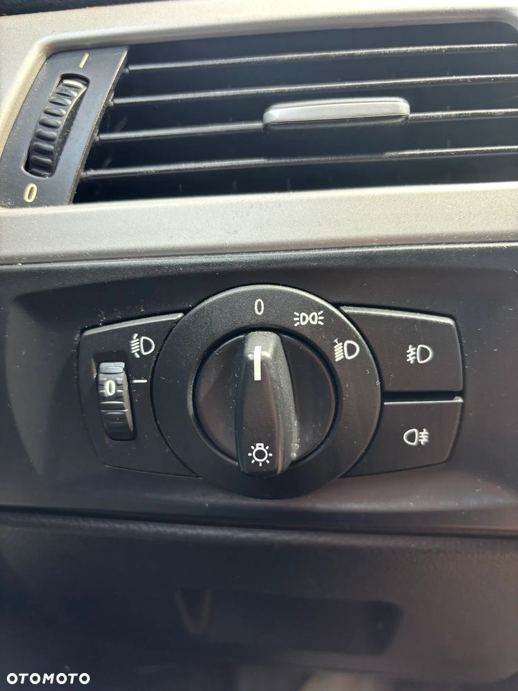 BMW Seria 3 318i - 35
