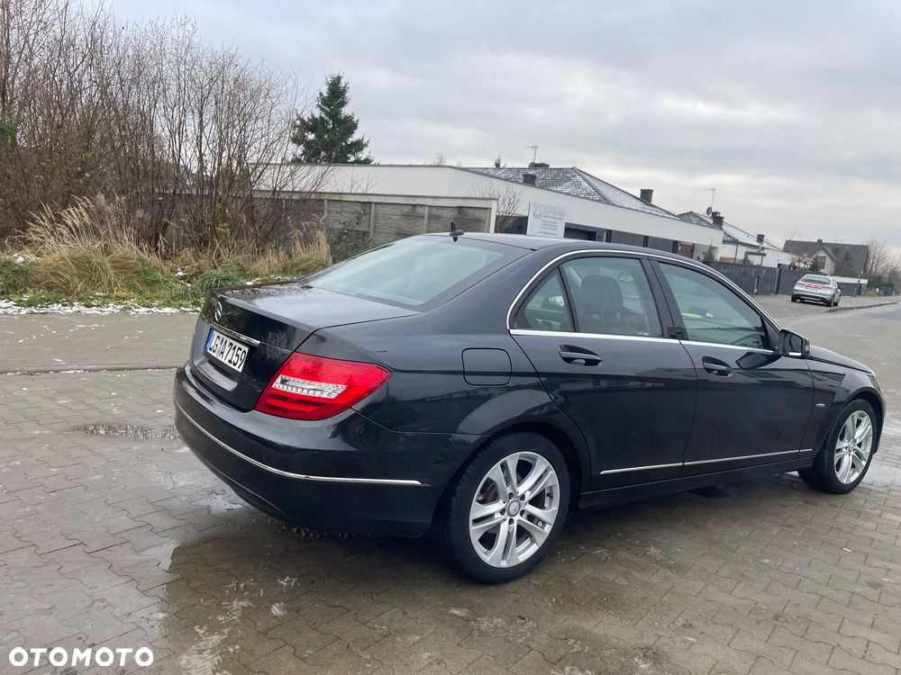 Mercedes-Benz Klasa C 180 CGI Automatik BlueEFFICIENCY Avantgarde - 38