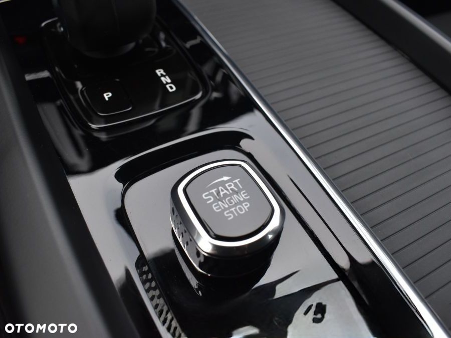Volvo XC 60 B4 D AWD Momentum Pro - 20