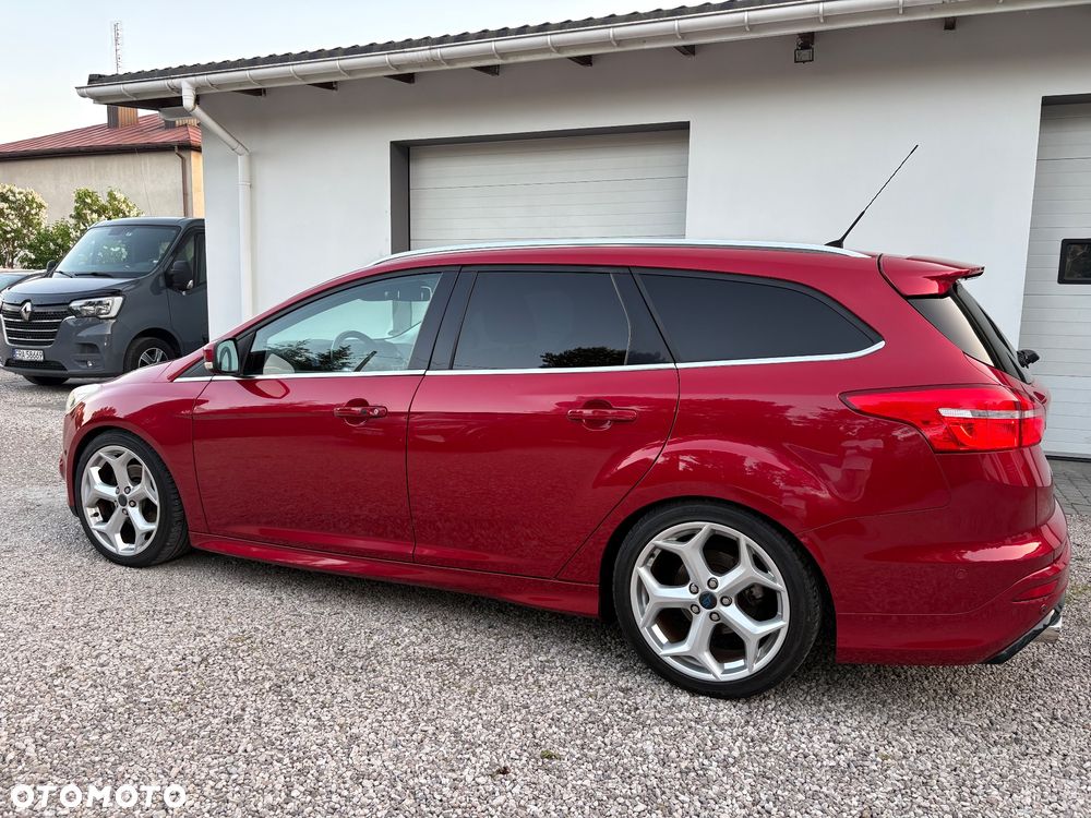 Ford Focus SW 1.0 EcoBoost S&S ST-Line - 4