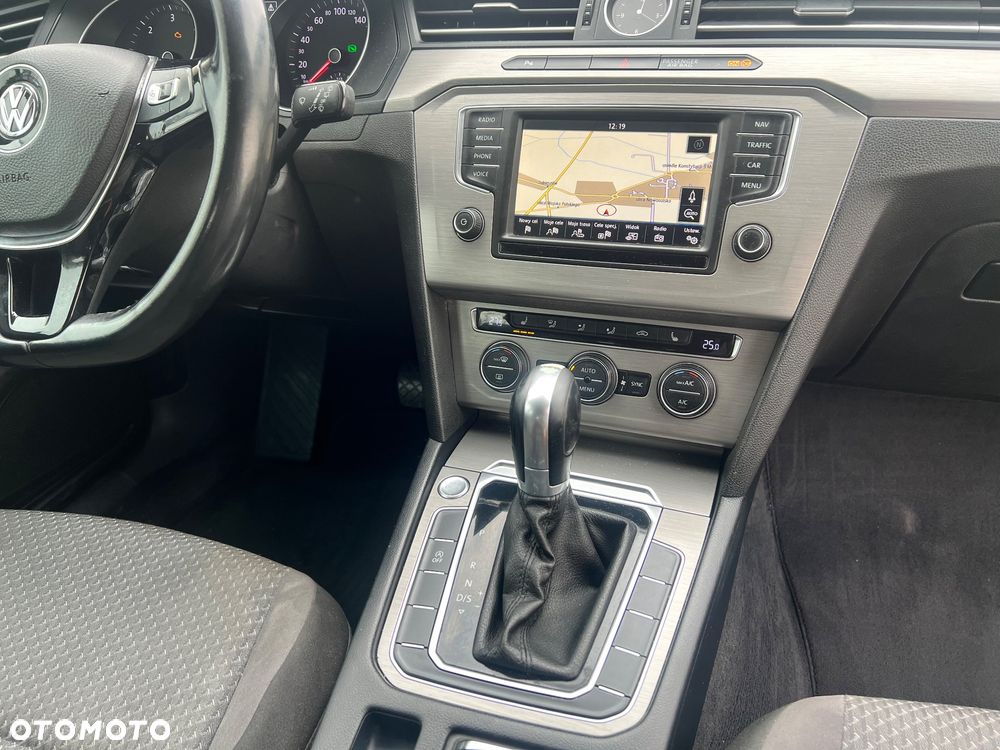 Volkswagen Passat 2.0 TDI BMT Comfortline DSG - 23