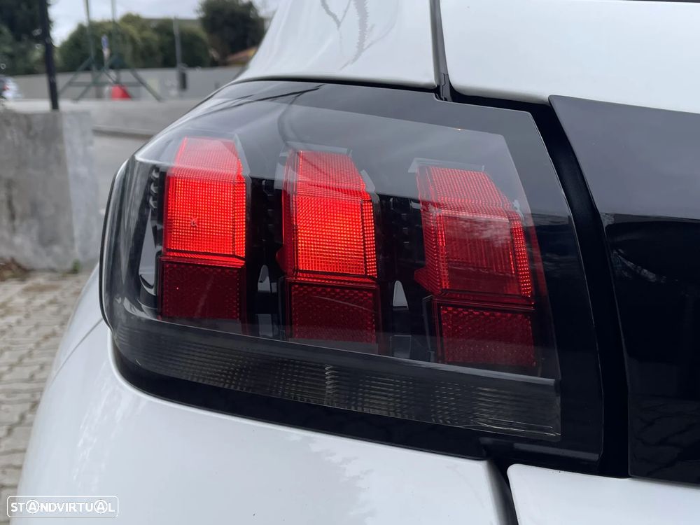 Peugeot e-208 E-Style - 18