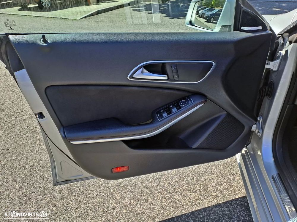 Mercedes-Benz CLA 180 d Shooting Brake AMG Line - 9