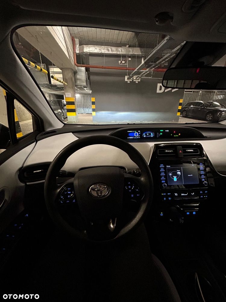 Toyota Prius Hybrid - 30