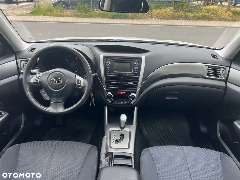 Subaru Forester 2.0i Exclusive Lineartronic - 11