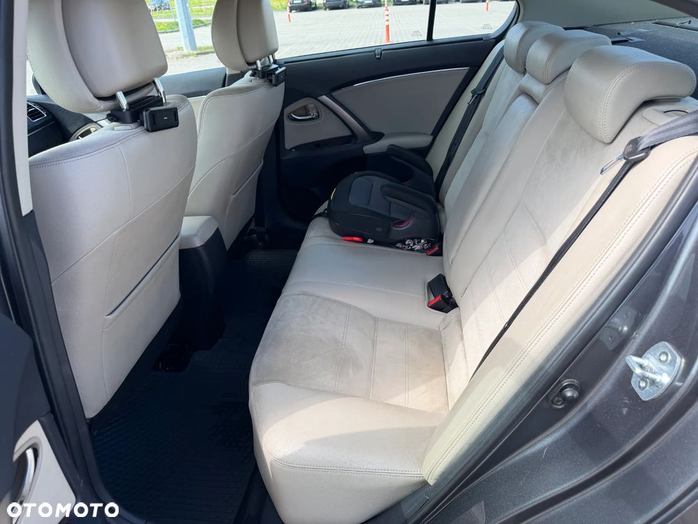 Toyota Avensis 1.8 Sol NAVI MS - 13