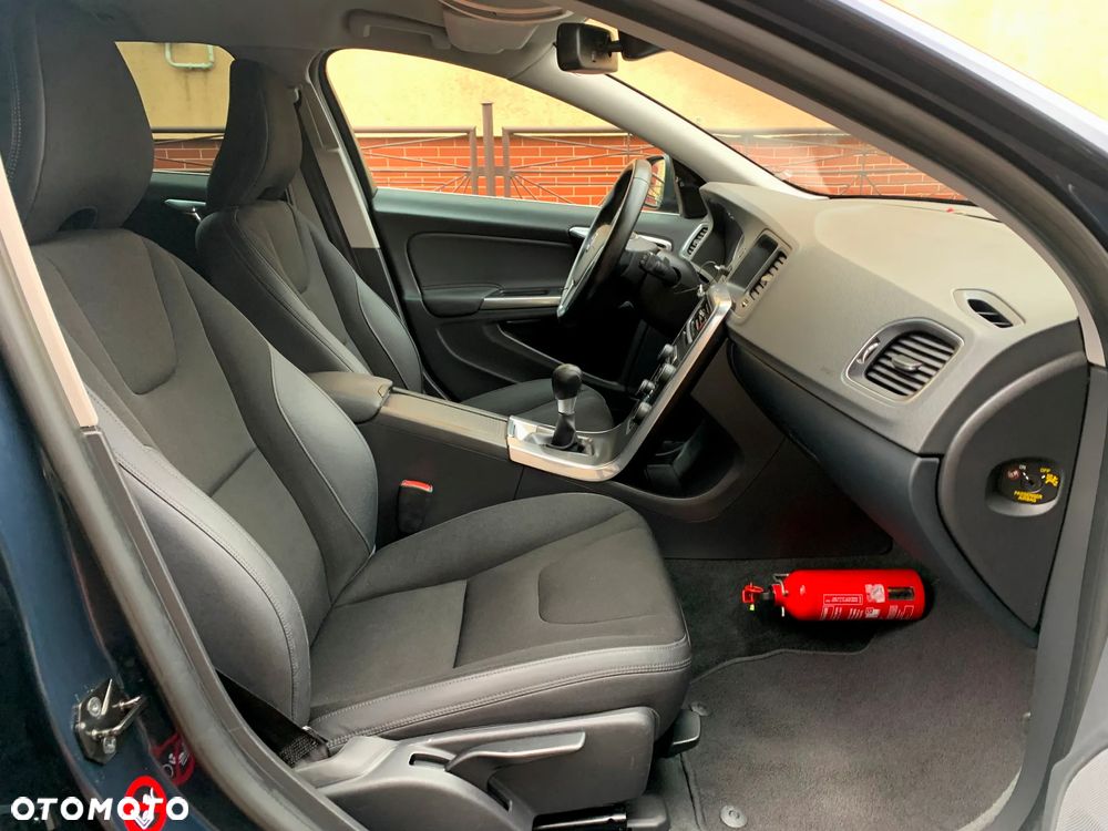 Volvo V60 ver-d2-momentum - 13