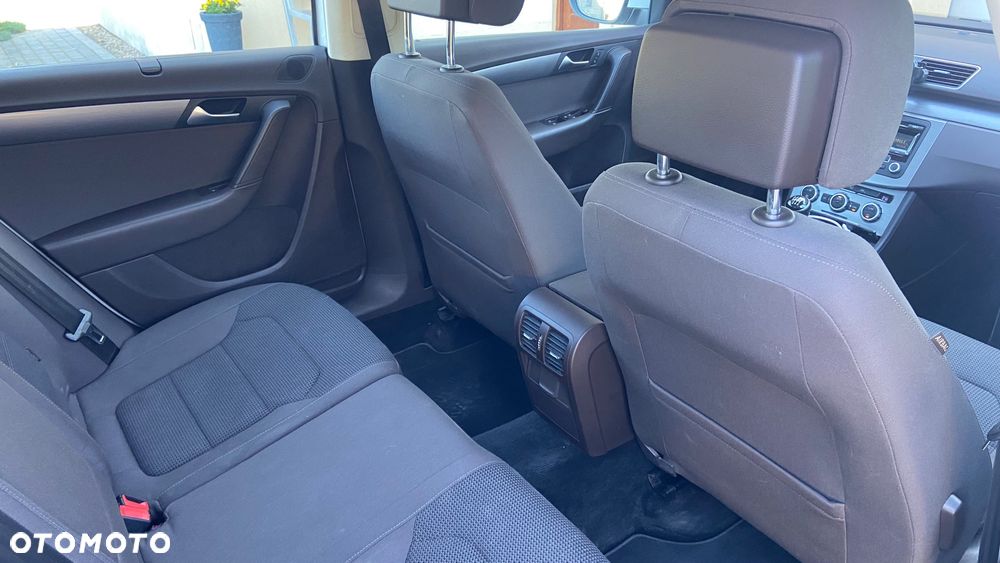 Volkswagen Passat 2.0 TDI Comfortline - 9