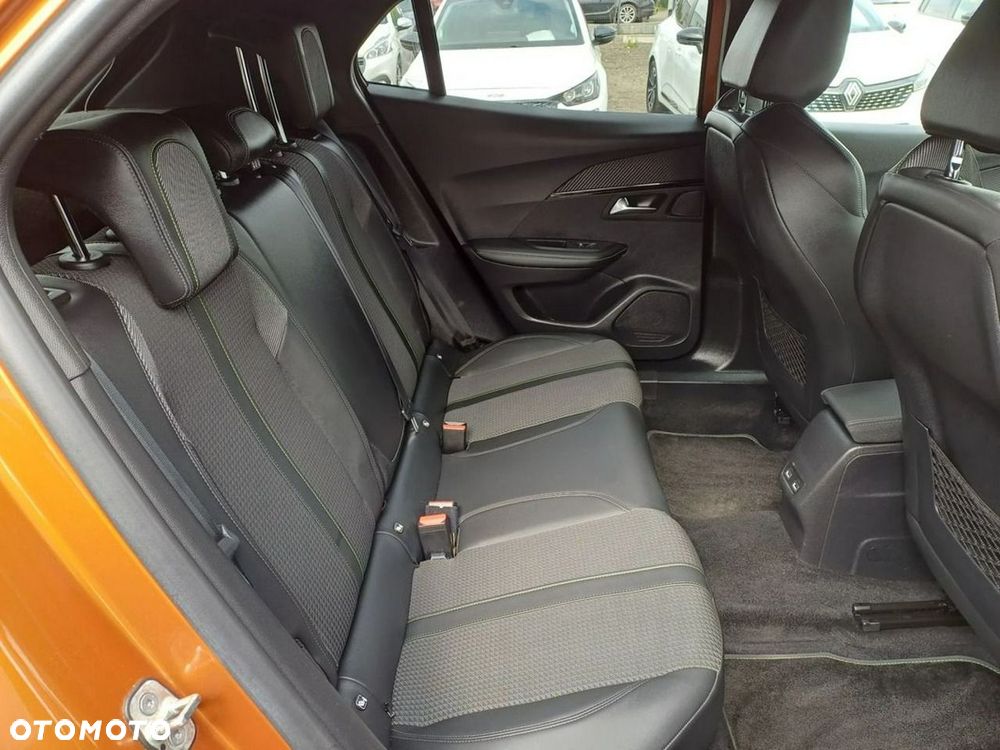 Peugeot 2008 PureTech 130 EAT8 GT Pack - 13