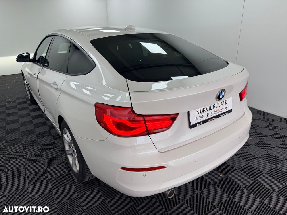 BMW Seria 3 318d Aut. Luxury Line - 10