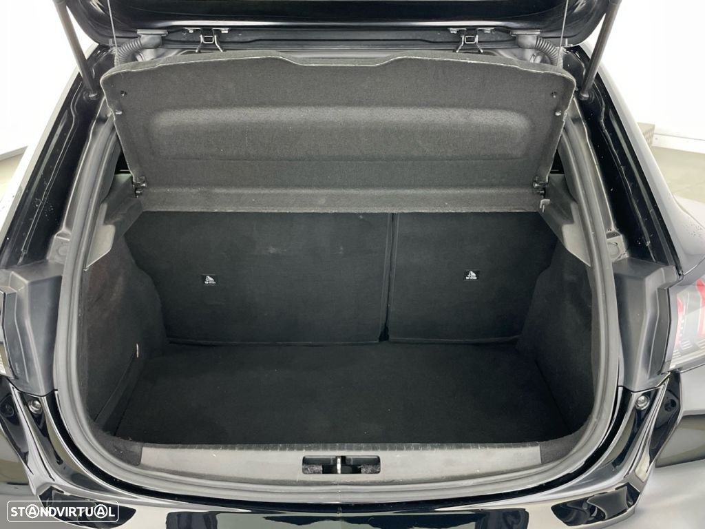 Peugeot 208 - 13