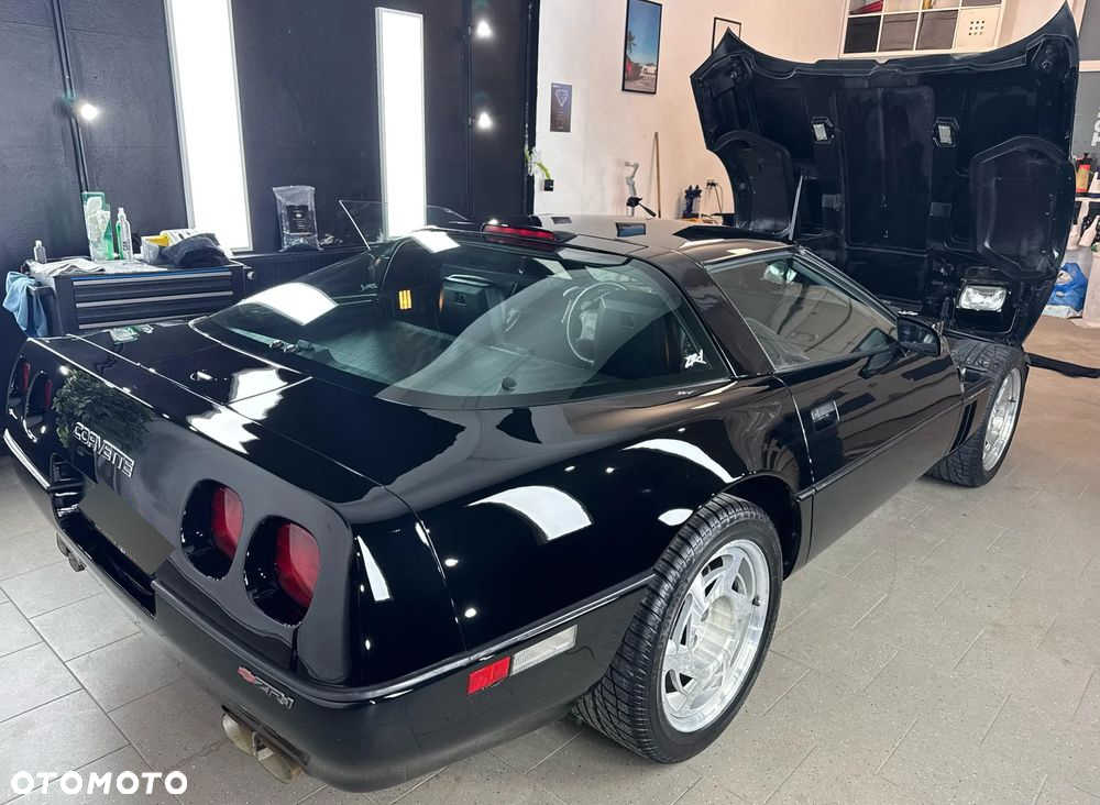 Chevrolet Corvette - 10