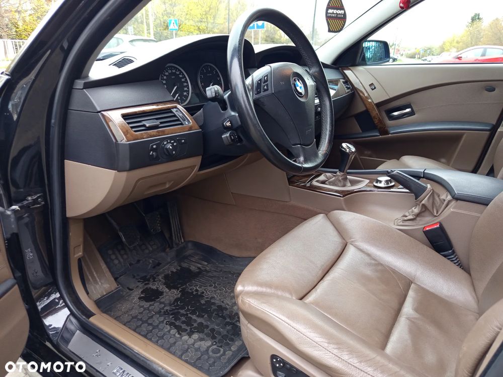 BMW Seria 5 525i - 29