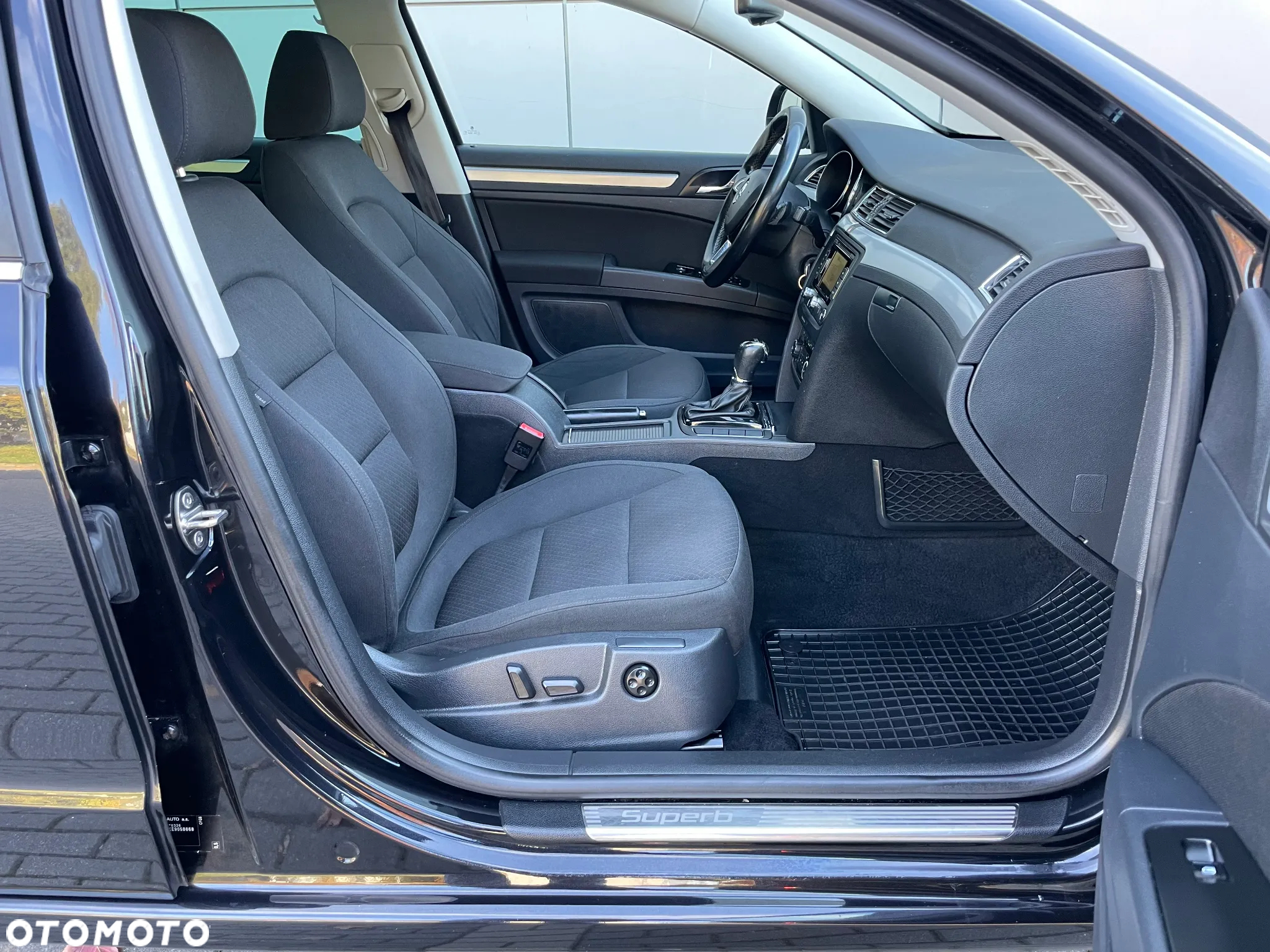 Skoda Superb 2.0 TDI Elegance DSG - 8