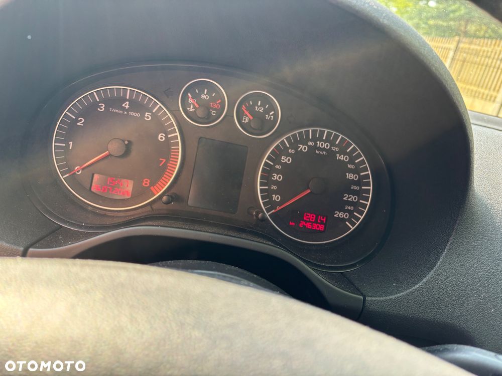Audi A3 3-drzwiowe 1.6 Ambiente - 18