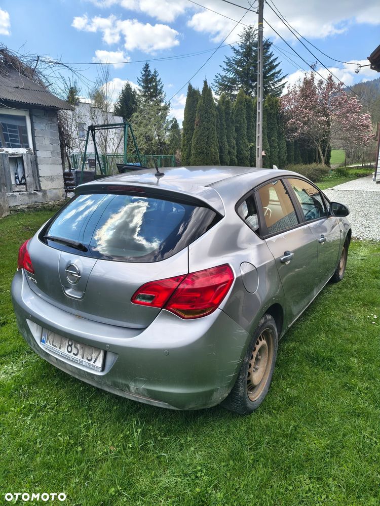 Opel Astra 1.6 Essentia - 11