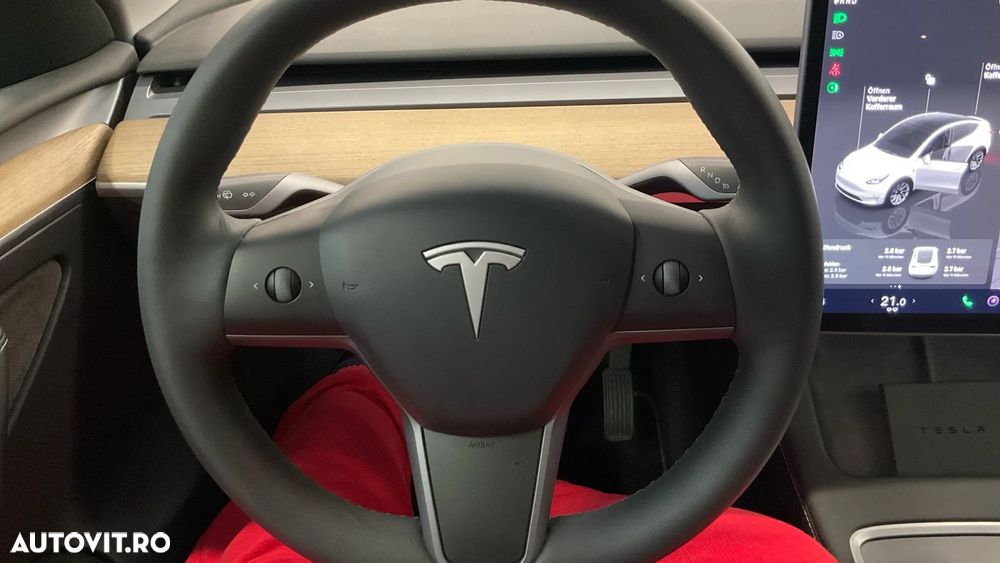 Tesla Model Y Long Range Dual Motor AWD - 10
