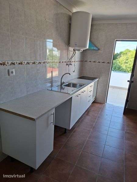 Moradia r/chão e 1°andar - Grande imagem: 2/10