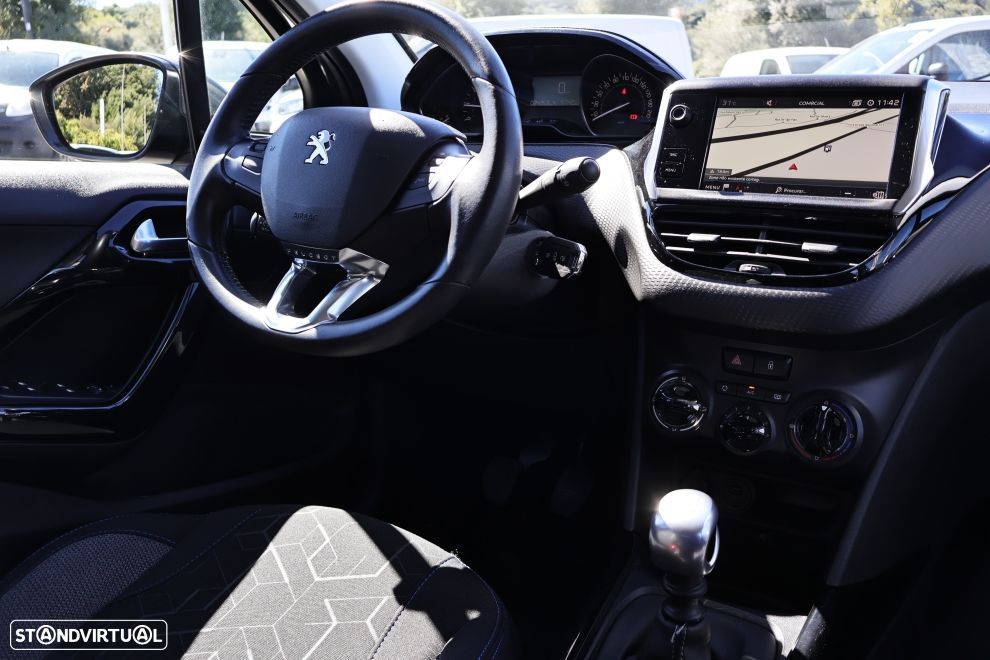 Peugeot 2008 1.2 PureTech Signature - 11