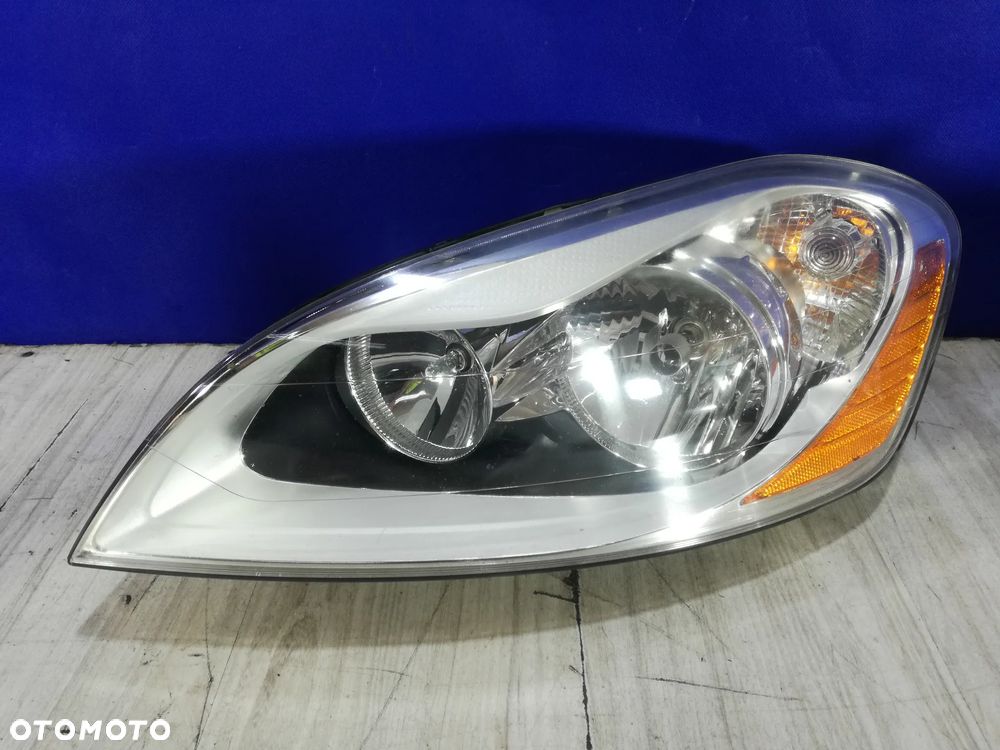 Volvo XC60 I 08/13 lampa reflektor przód lewa Angielska - 1