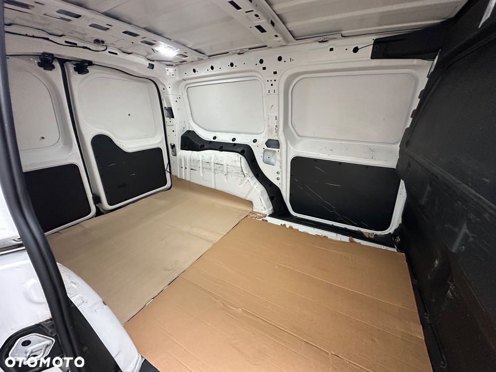 Volkswagen Caddy - 11