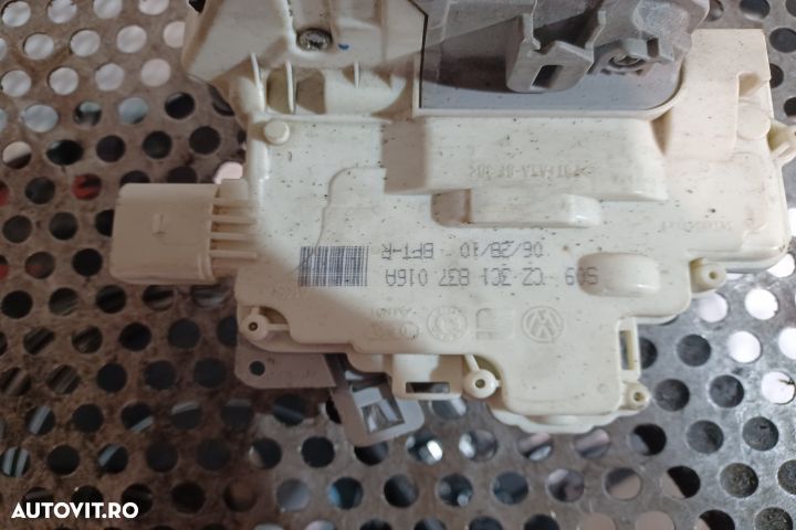 Broasca usa fata dreapta CZ3C1837016A Volkswagen VW Passat B6 [2005 - - 3