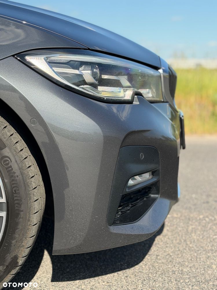 BMW Seria 3 330e M Sport - 28