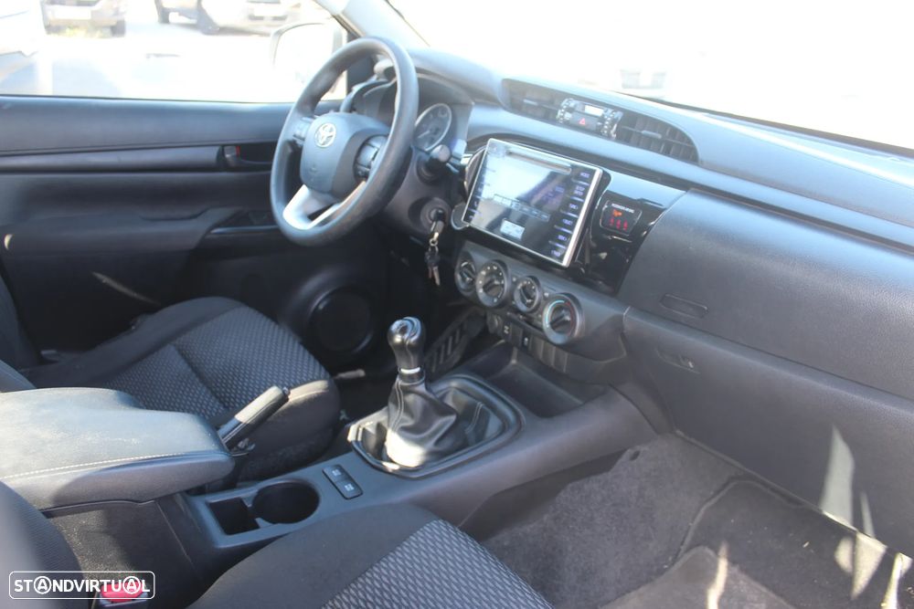 Toyota Hilux 2.4 D-4D 4WD CD CM - 11