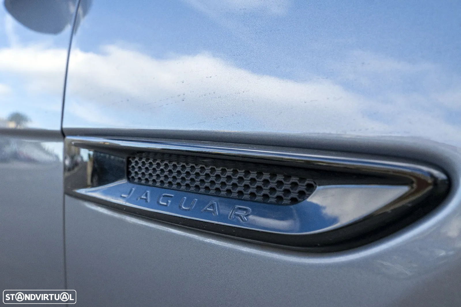 Jaguar XE 2.0 i4 R-Dynamic Black - 5