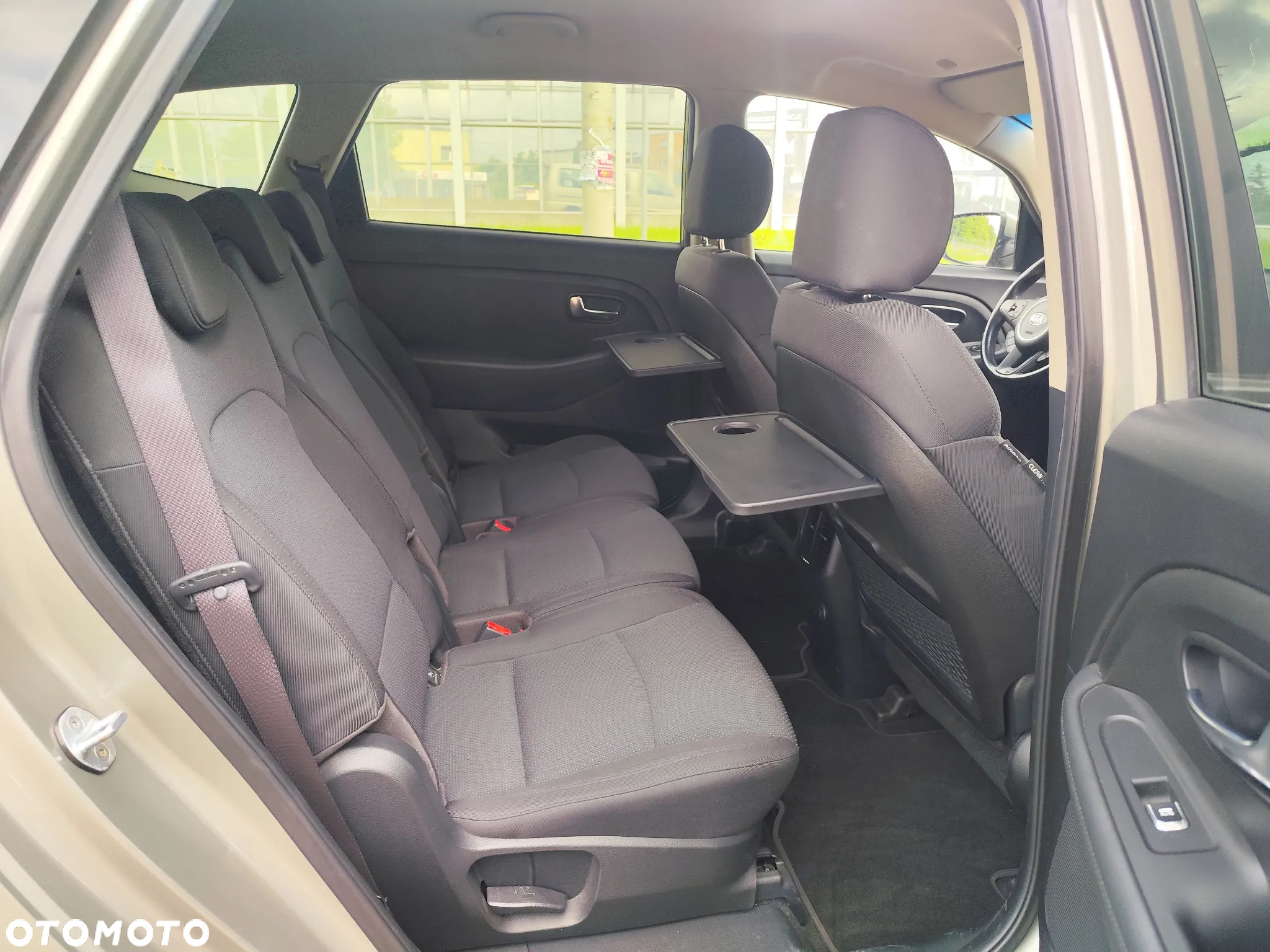 Kia Carens 1.6 GDI Dream Team Edition - 6