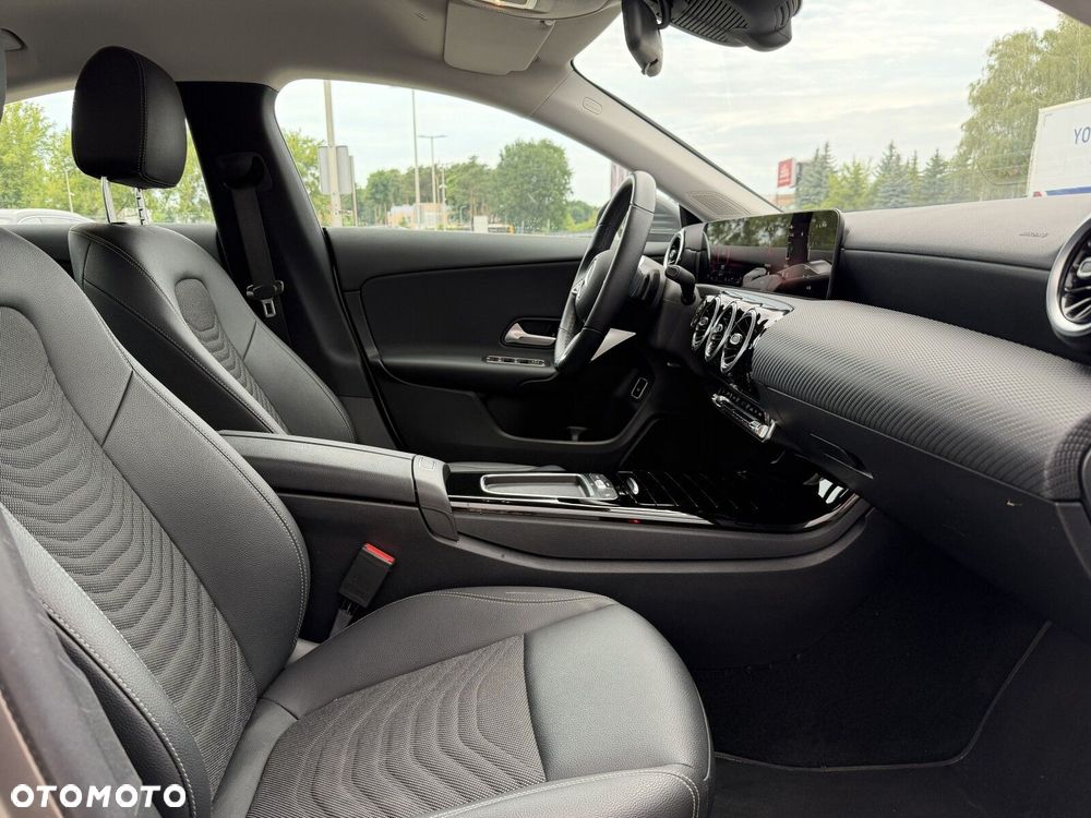 Mercedes-Benz CLA 200 mHEV 7G-DCT - 22