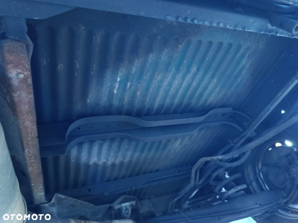 Volkswagen Caravelle - 18