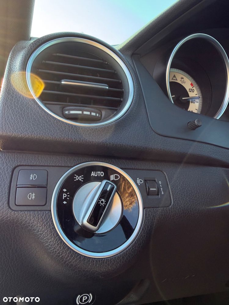 Mercedes-Benz Klasa C 180 BlueEFFICIENCY 7G-TRONIC Elegance - 21