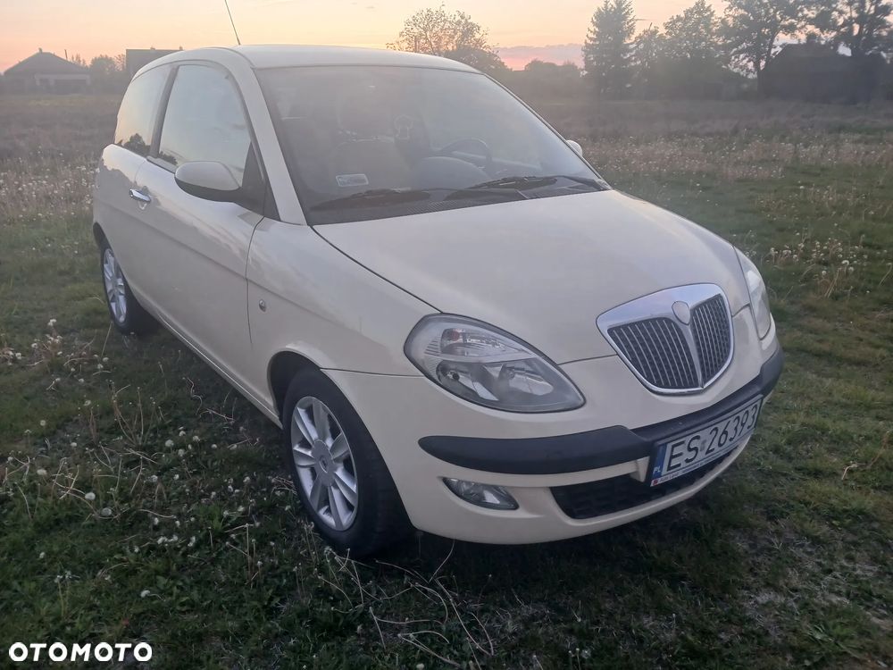 Lancia Ypsilon 1.2 8V Argento (5 os.) - 4
