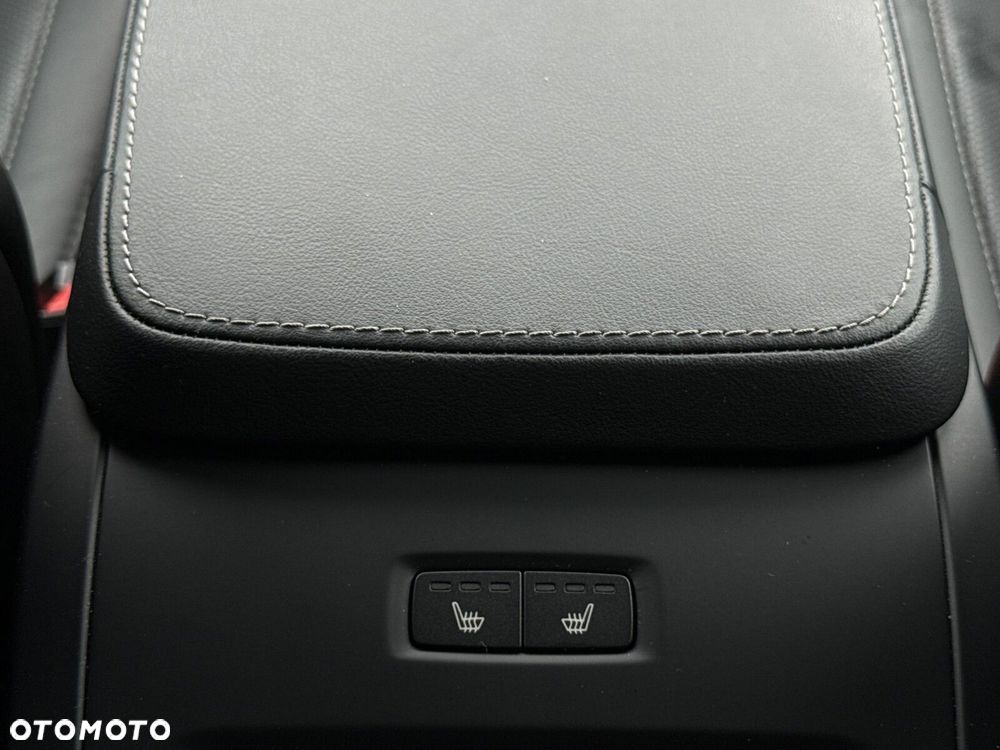 Volvo XC 90 B5 D AWD Plus Dark - 31