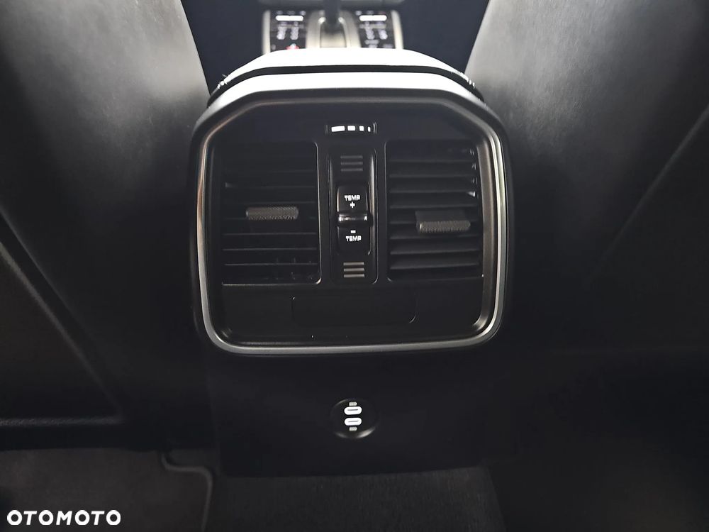 Porsche Macan T - 35