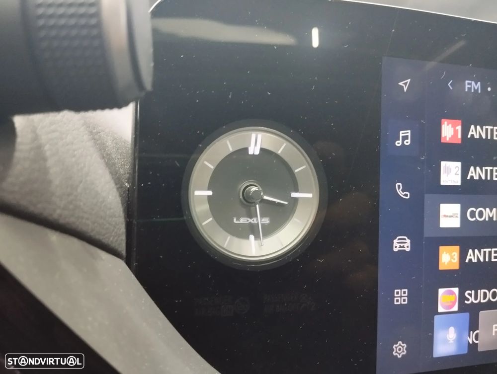 Lexus ES 300h F Sport - 27