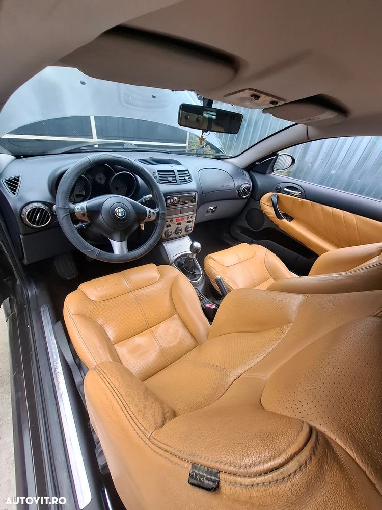 Alfa Romeo GT 1.9 JTD M-Jet Collezione - 1