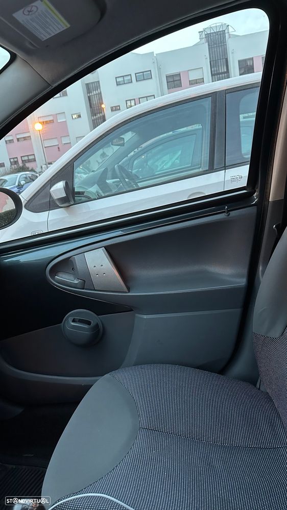 Peugeot 107 1.0 Urban - 6