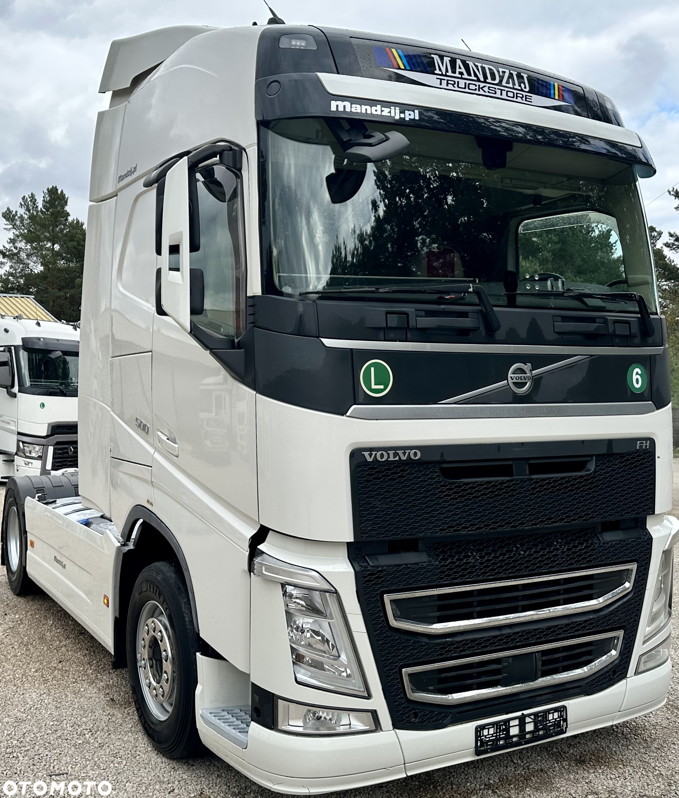 Volvo FH500 GLOB XL AUTOMAT FULLSPOJLERY KLIMA SKÓRA LED LODÓWKA 2xALUTANK EURO 6 2015r ŁADNY - 5