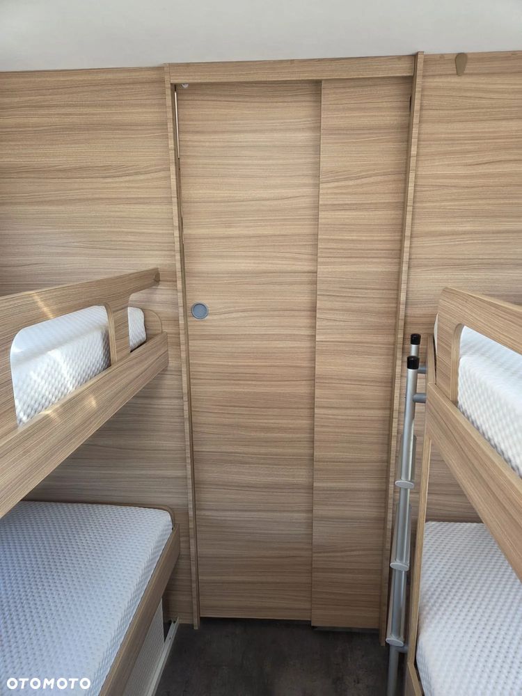 Dethleffs Camper 730FKR - 24