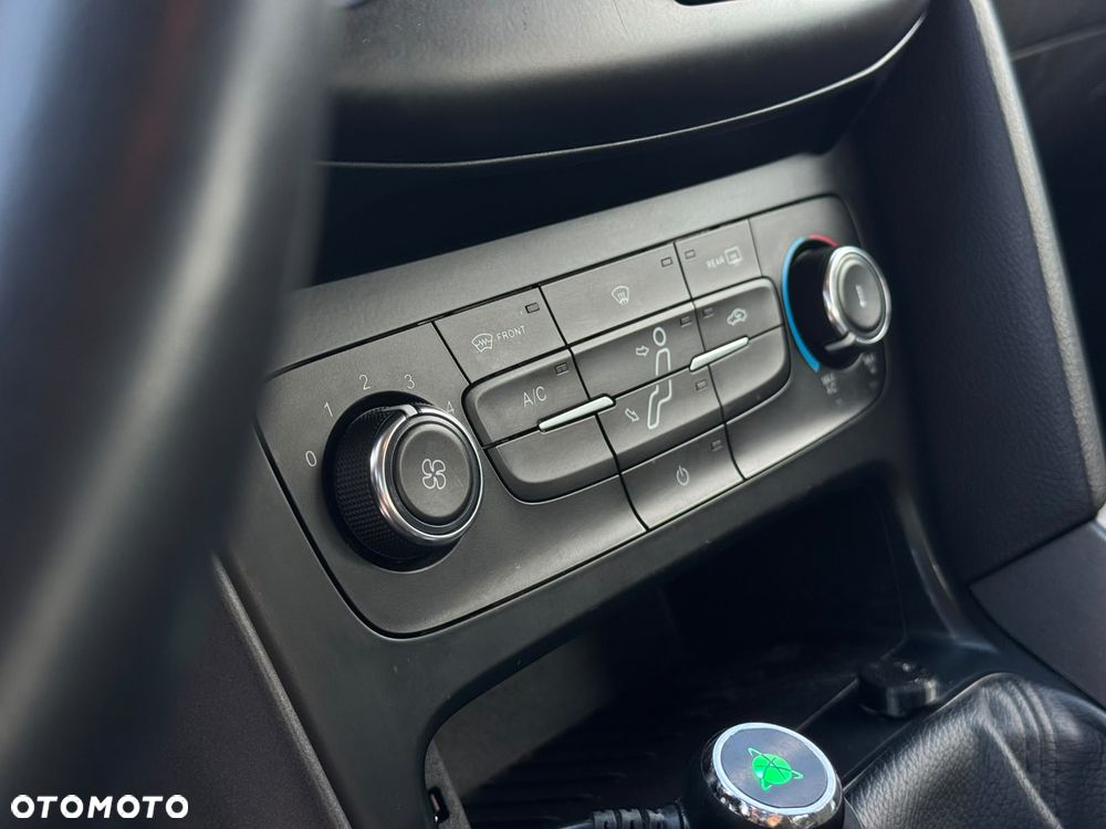 Ford Focus 1.5 TDCi SYNC Edition - 18
