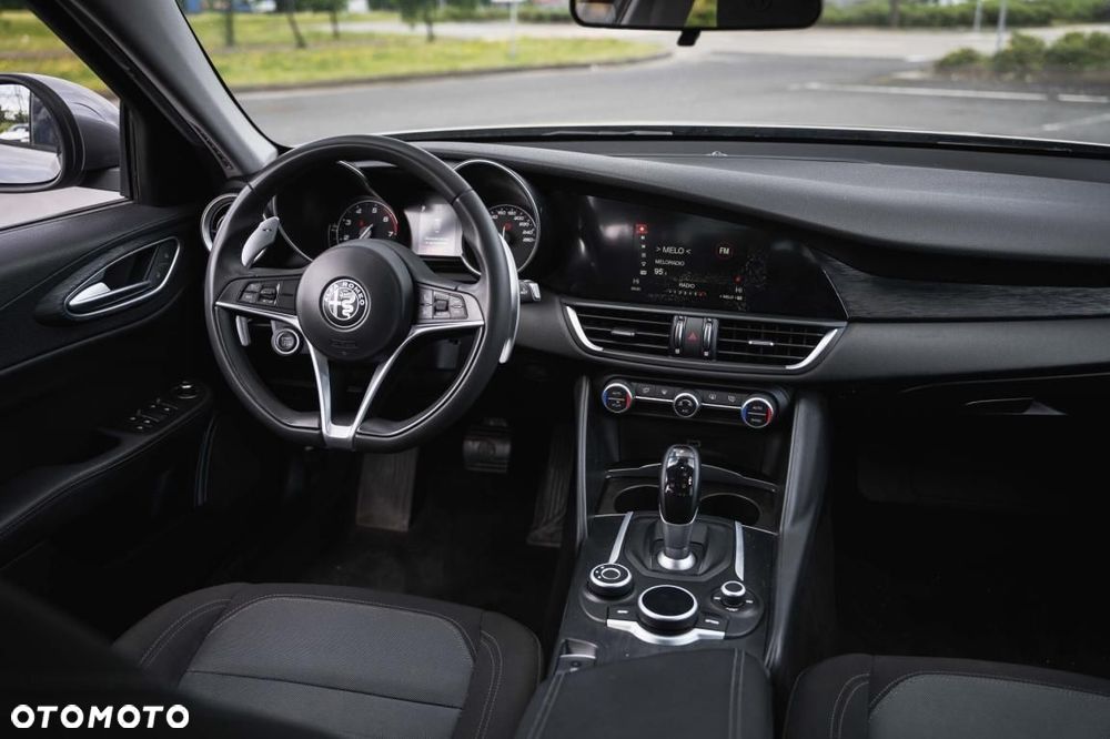 Alfa Romeo Giulia - 4