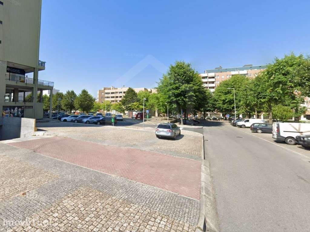 Garagem em Arcozelo - Grande imagem: 3/4