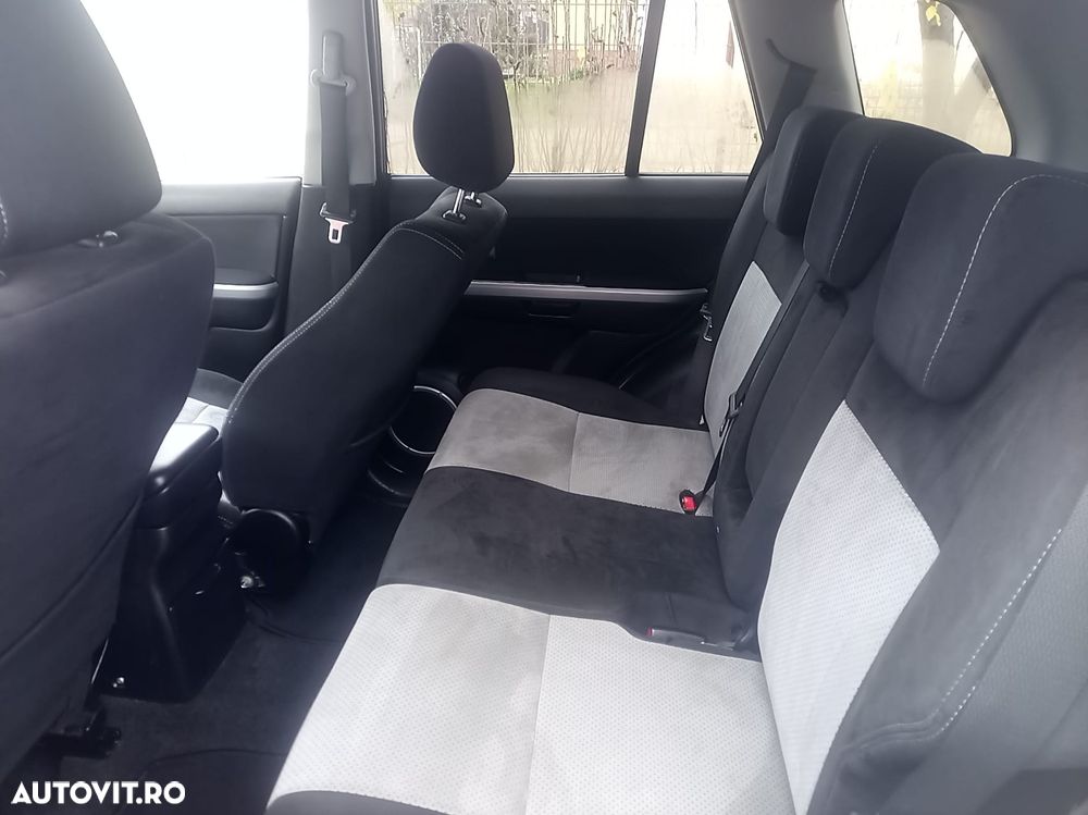 Suzuki Grand Vitara 1.9 DDiS Comfort DPF Family - 4